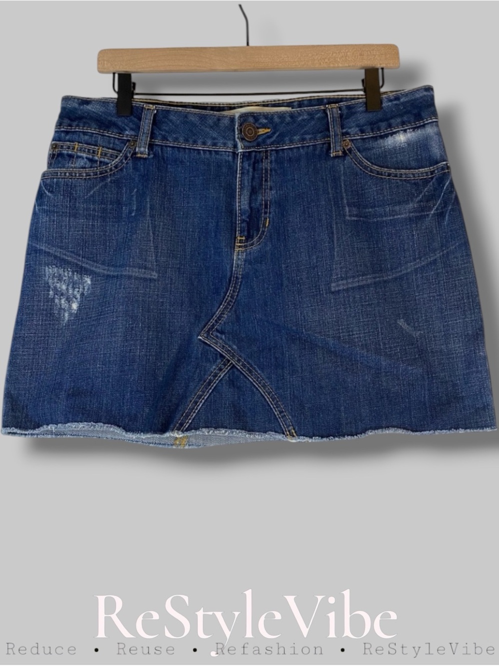 GAP JEANS Women’s Size 10 Denim Skirt Mini Style Fit Short Length Distressed